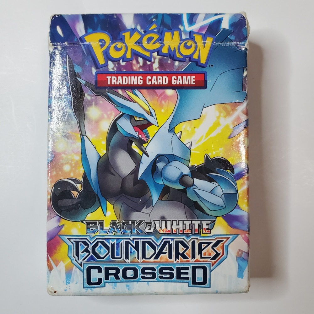 Pokemon Black & White Boundaries Crossed IceShock Theme Deck Box & Mixed Cards